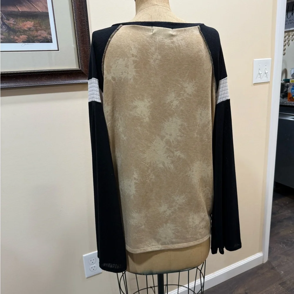 Sugarfox Beige and Black Lace-Up Long Sleeve Top - Picture 5 of 9